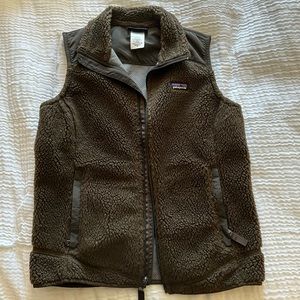 Size medium brown women’s Patagonia vest